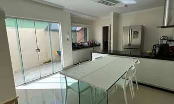 Imagem 4: Casa para venda com 210 metros quadrados com 3 quartos