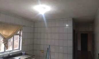 Imagem 6: Casa para renda. 3 casas no quintal e 1 salão comercial