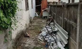 Imagem 5: Terreno com Garagem coberta e portão carro e social