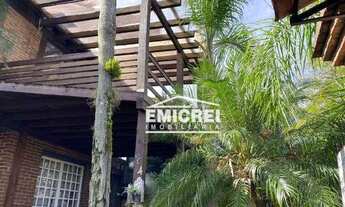 Imagem 3: EMICREI VENDE CASA com 271,71 m², 4 quartos sendo 1 suíte, 4 banheiros, garagem para 4 ca