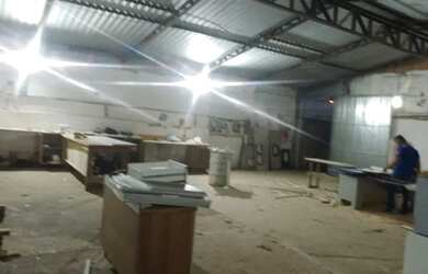 Imagem 2: Barracão Galpão / depósito com 4 vagas na garagem