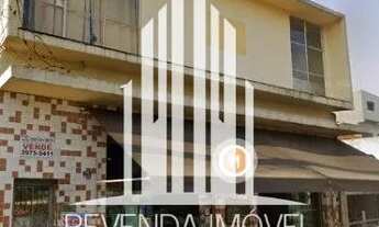 Imagem: Sobrado com prédio comercial na parte inferior