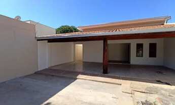 Imagem: Alugo casa 3 quartos e amplo terreno no