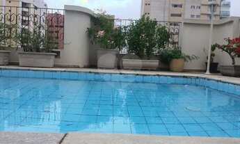 Imagem: Rua tranquila e arborizada, fora de rota