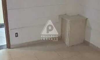 Imagem 4: Sala comercial em frente ao Metrô da Saens Peña