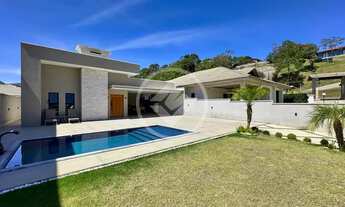 Imagem: Casa moderna com 3 suítes e 195 m² à