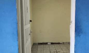 Imagem: Aluga-se Quarto com Estacionamento!