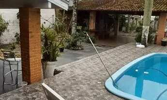 Imagem: Casa com piscina em guaratuba