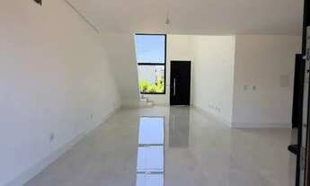 Imagem 6: Viva com Elegância e Conforto: Residência Espaçosa em Localização Privilegiada!