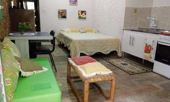 Imagem: Kitnet mobiliada com mini cozinha e banheiro