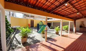 Imagem: Casa modernizada, com amplo quintal!