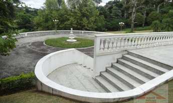 Imagem 5: Mansão em condomínio com muito verde