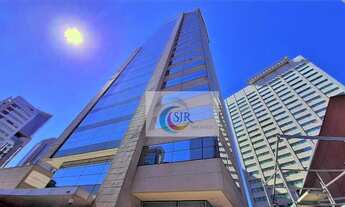 Imagem: · Área Útil 177,60 m² · 08 vagas de