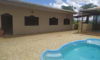 Imagem 4: Vendo ou troco casa em condomínio próxima ao Park Way! Piscina e churrasqueira!