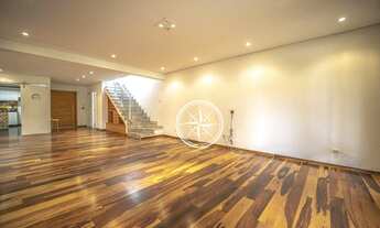 Imagem 7: Residência no Pacaembu, rua arborizada, casa com projeto moderno