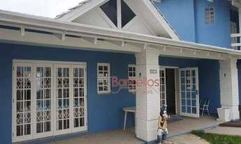 Imagem: Casa com piscina no centro de Imbé