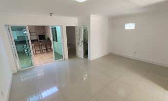 Imagem 7: Casa de condomínio para venda possui 140 metros quadrados com 4 quartos