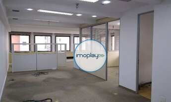 Imagem 2: Conjunto comercial com 98,20m², piso elevado e 2 vagas de garagem