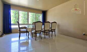 Imagem 2: Casa de quatro dormitórios ao lado do Colégio Farroupilha