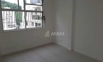 Imagem 4: Apartamento amplo, no coração do Ingá com 2 quartos sendo 1 suíte e vaga!!