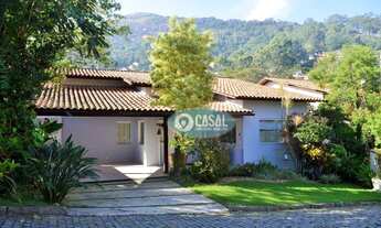 Imagem 2: Casa em Condomínio com 03 Quartos, Piscina e Churrasqueira!