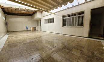 Imagem: Sobrado com quintal/garagem, cozinha ampla