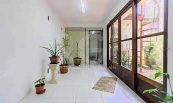 Imagem 5: Casa mobiliada com três (3) dormitórios para aluguel/locação localizada no bairro Floresta