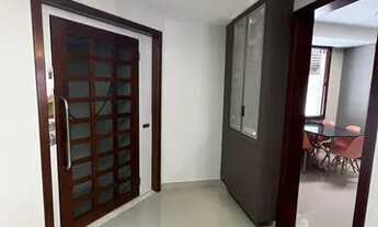 Imagem 6: Casa de condomínio para aluguel e venda possui 395 metros quadrados com 4 quartos