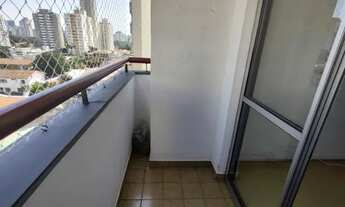 Imagem 2: Apartamento com 3 quartos, sala com varanda, 2 vagas de garagem, condomínio com piscina