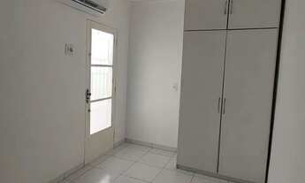 Imagem: Casa duplex em condomínio fechado ao lado