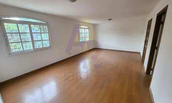 Imagem 2: Apartamento espaçoso com 3 dormitórios e aquecimento a gás, em localização estratégica do