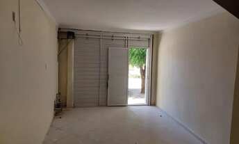 Imagem 2: Aluga-se Apartamento primeiro andar: composto por 02 quartos