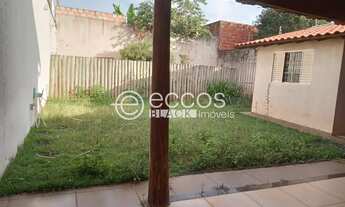 Imagem 2: Casa para aluguel, 4 quartos, 2 suítes, 2 vagas, Jardim das Palmeiras - Uberlândia/MG