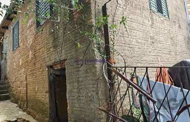 Imagem: Terreno irregular com frente de 1.50m e