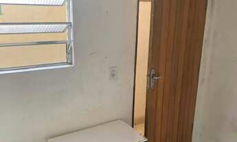 Imagem 2: Quarto individual com banheiro