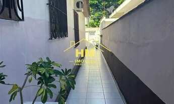 Imagem 4: CASA ISOLADA l 5 DORMITÓRIOS l COM SOBRADO NOS FUNDOS l 3 SUITES l VILA MELO l SÃO VICENTE