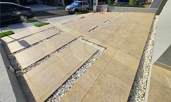 Imagem 3: Casa à venda ou para alugar com 3 quartos, sendo 1 suíte, no condomínio Residencial Mantov