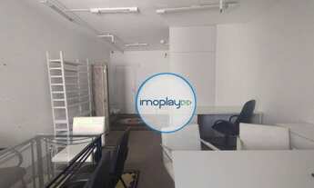 Imagem 7: Conjunto comercial com 32m² mobiliado, piso carpete, 01 banheiro, ar condicionado e 01 vag