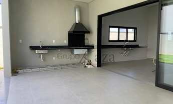 Imagem 2: Casa em Condomínio Fechado Novíssima de Alto Padrão e com 4 Suítes!