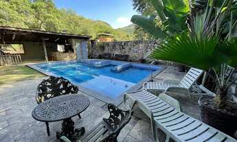 Imagem 2: Casa com dois lotes, 4 suítes, em área tranquila de Fradinhos