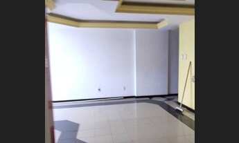 Imagem 4: Imóvel amplo, em frente a praça do Imbuí. Ótima localização!!!