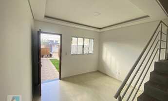 Imagem 3: Casa Sobrado no Wanel Ville com duas Vagas de garagem, quintal e Varanda