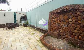 Imagem 6: Sobrado para venda possui 274 metros quadrados com 5 quartos em Suarão - Itanhaém - SP