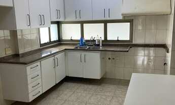 Imagem 5: Apartamento para aluguel possui 155 metros quadrados com 4 quartos, área central