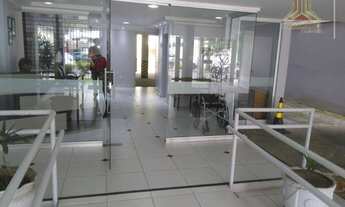 Imagem: Em frente ao Hospital Mãe de Deus, sala