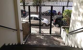 Imagem 4: Em frente ao Colégio Santa Amália, 2 min a pé da Estação Saúde do Metrô. Um verdadeiro ach