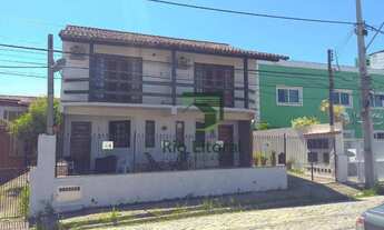 Imagem 2: Condomínio com quatros casas no Centro de Rio das Ostras