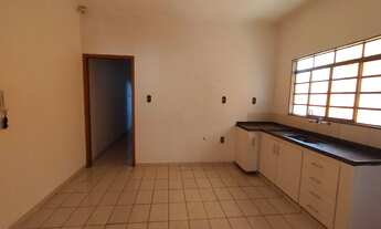 Imagem 4: ALUGA-SE I CASA EXCELENTE LOCALIZAÇÃO