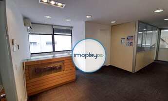 Imagem: Sala de 286 metros com piso laminado de