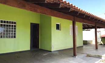 Imagem: ALUGO - Casa com 3 Quartos tendo Piscina